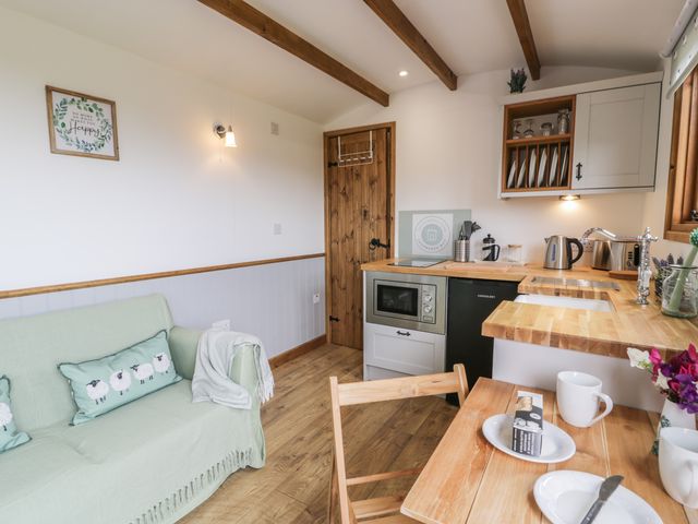 Tan Y Castell Shepherds Hut - 1135593 - photo 4