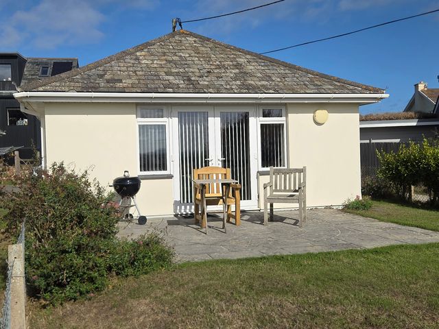 A house with patio furniture and barbecue at Freefolk Cottage in Polzeath