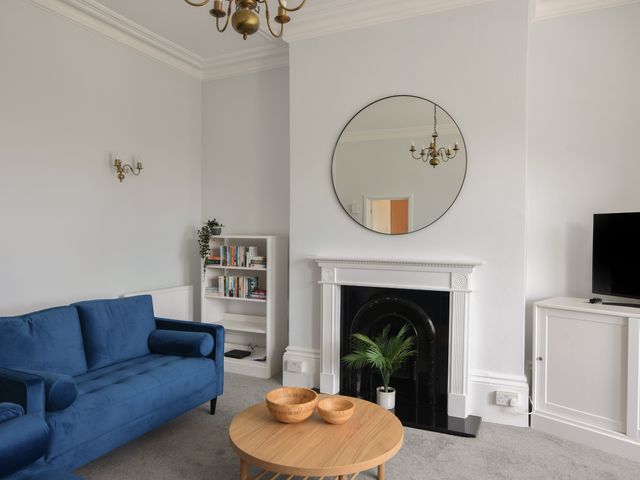Flat 2, 10 Seafield Road - 1137211 - photo 2