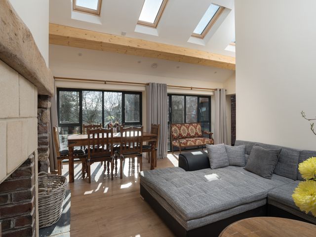 East Wing - 1137806 - photo 3