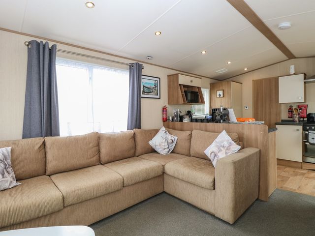 Seashell Lodge, 50 Foxburrow Hang - 1137807 - photo 5