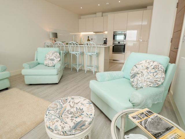 Apartment 20 Summer Place - 1138195 - photo 4