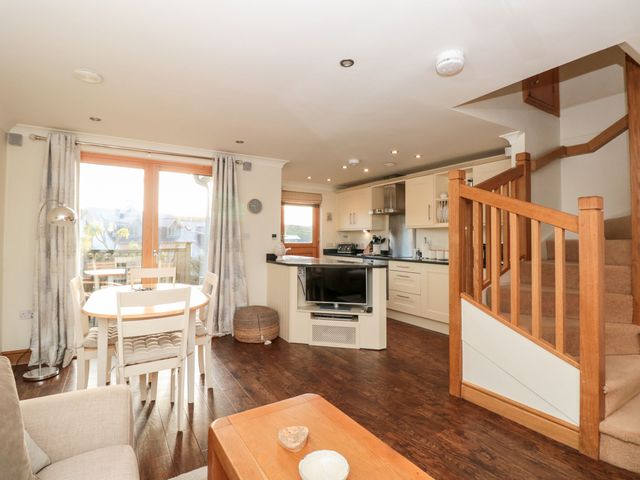 1 Court Cottage, Hillfield Village - 1138294 - photo 4