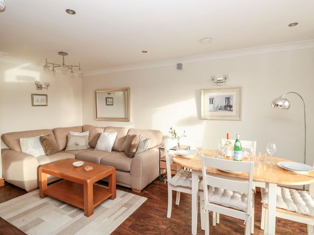 1 Court Cottage, Hillfield Village - 1138294 - photo 5