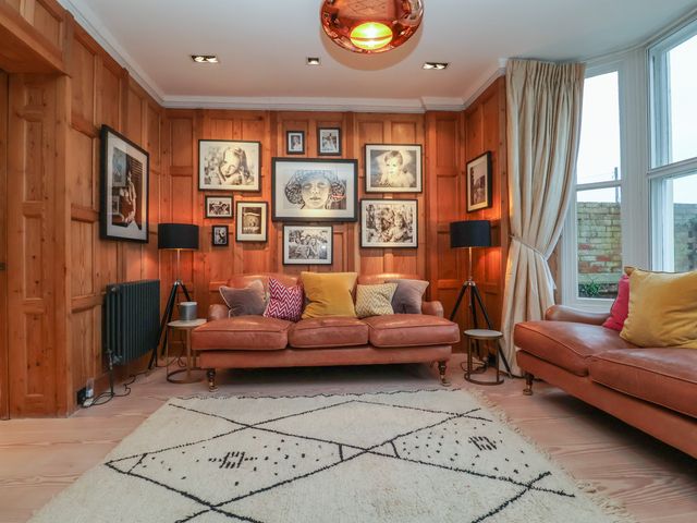 42 Crag Path - 1138519 - photo 3