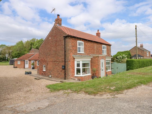 Holt House - 1138907 - photo 2