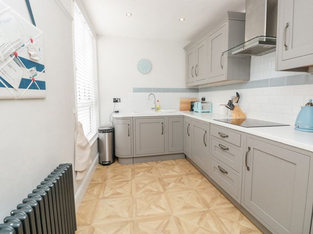 8 Above Town - 1140182 - photo 4