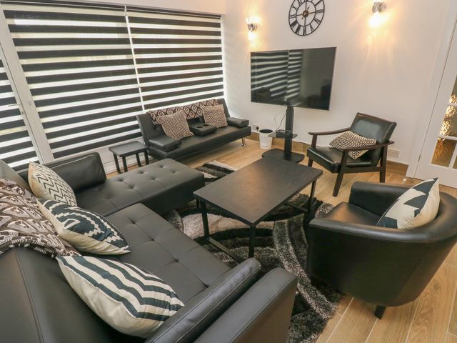 34 Croft Court - 1141727 - photo 3
