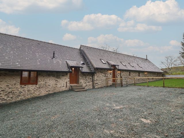 Godre'r Gyrn, Plas Moelfre Hall Barns - 1142291 - photo 1 