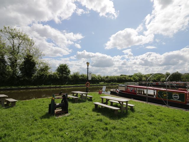Above The Pub - 1143302 - photo 2