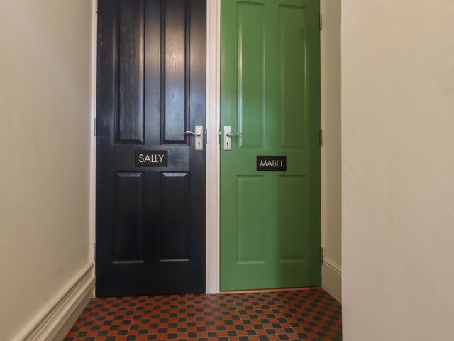 Sally - 1143308 - photo 2