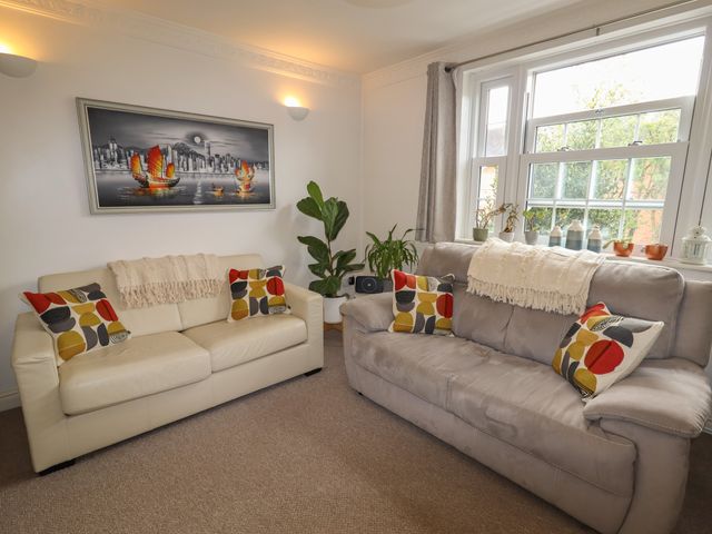 8 Nicholas Court - 1144559 - photo 2