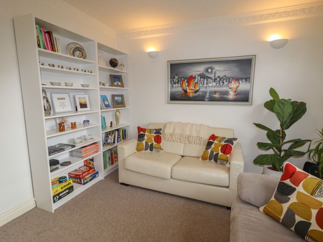 8 Nicholas Court - 1144559 - photo 4