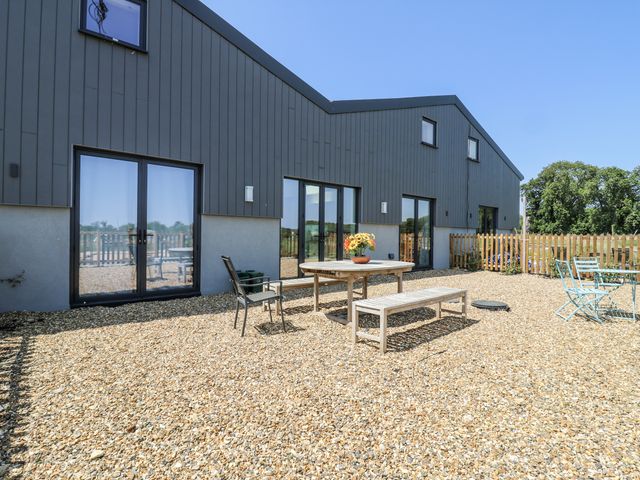 Number 2 The Barn House - 1144816 - photo 1 