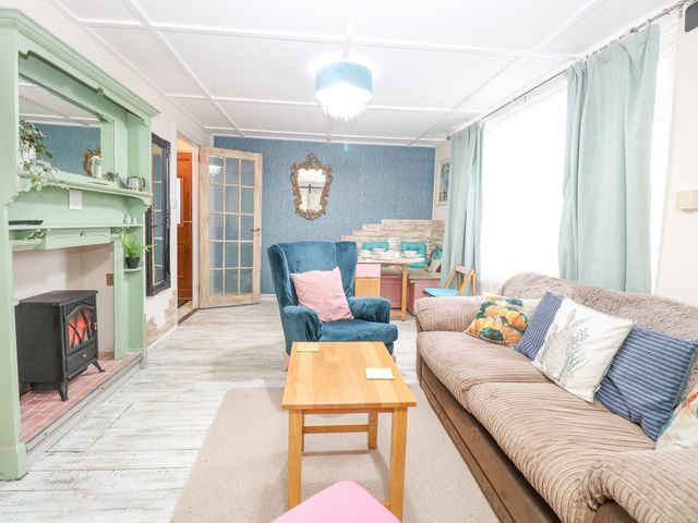 White Rabbit, Cross Lane - 1144924 - photo 2