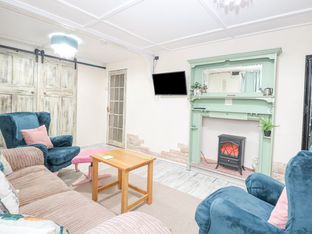 White Rabbit, Cross Lane - 1144924 - photo 4