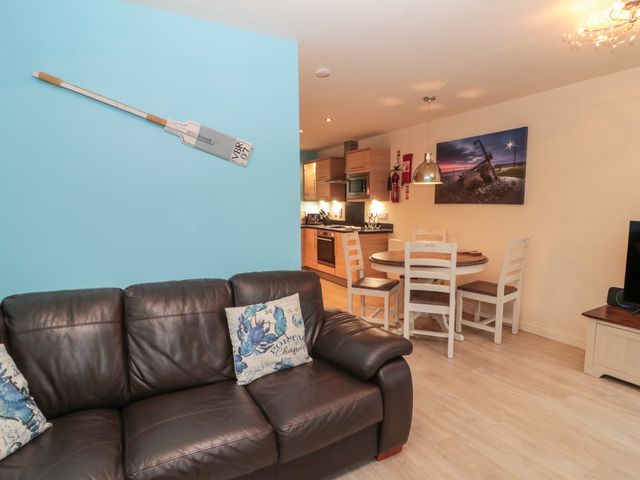 Coastal Retreat, The Bay - 1146119 - photo 4