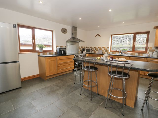 Y Tylwyth - 1147581 - photo 5