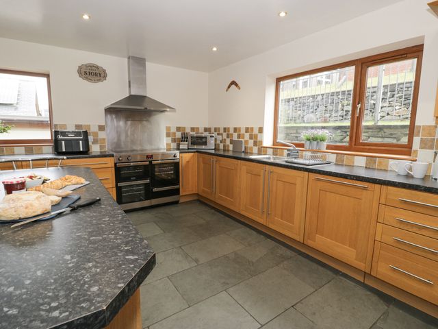 Y Tylwyth - 1147581 - photo 4
