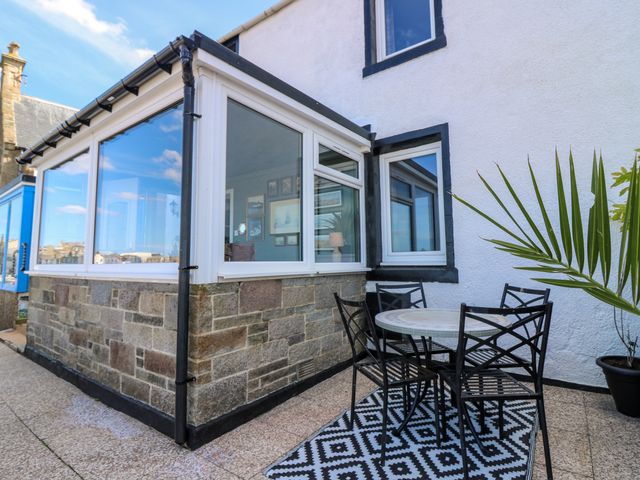 West Pier Cottage - 1148074 - photo 2