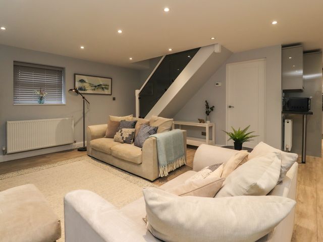 The bungalow at 46 Church St - 1148803 - photo 4