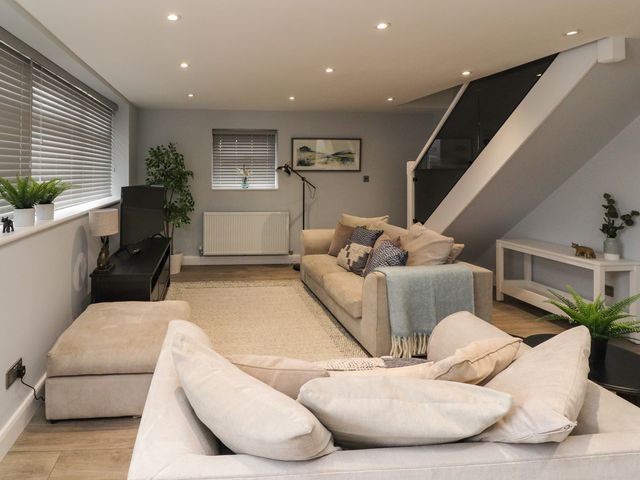 The bungalow at 46 Church St - 1148803 - photo 5