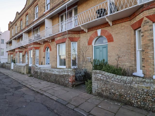 11a Market Cross Place - 1150277 - photo 2