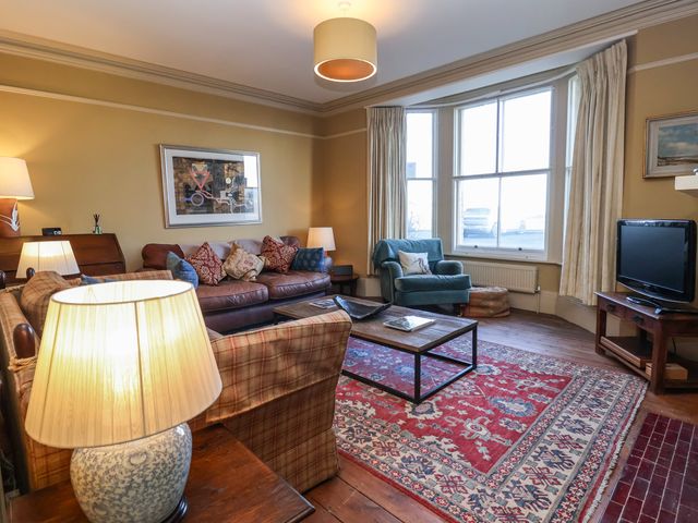 11a Market Cross Place - 1150277 - photo 3