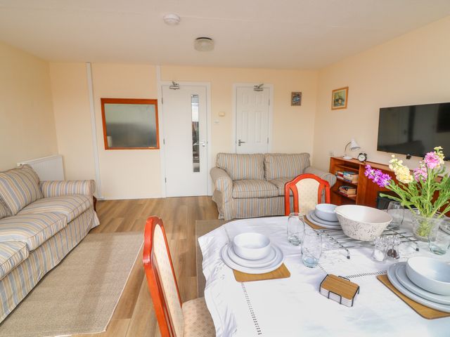 Awalek, Cumber Close - 1150382 - photo 5
