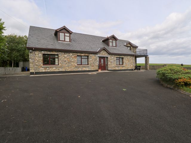 A house with a driveway and garden at Doonalton House in Dromore West, County Sligo