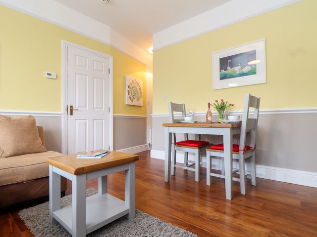 Flat 1 Niles Place - 1152033 - photo 3