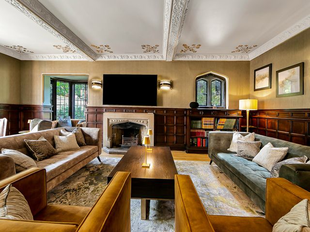 Tudor Grange - 1152410 - photo 5