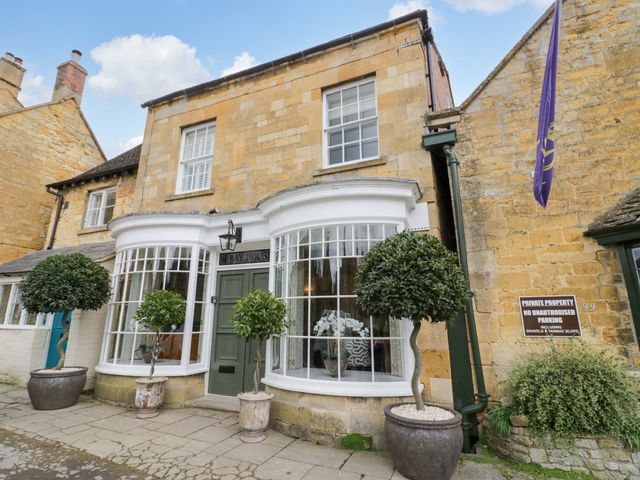An exterior view of Bay House Cottage in Broadway