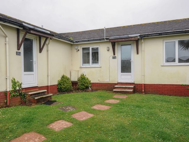 2 Bed Silver Chalet Plot T015 with pets - 1154786 - photo 1