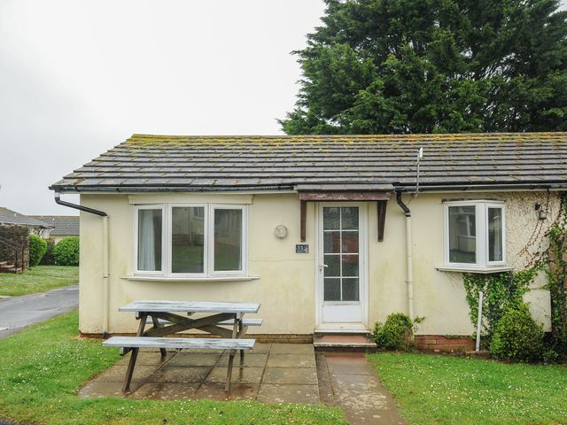 2 Bed Silver Chalet Plot T033 with pets - 1154788 - photo 1