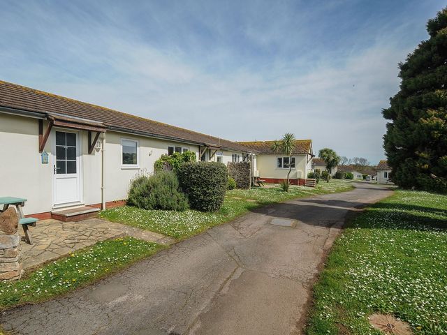 Chalet 34 at Landscove Holiday Park - 1154792 - photo 3