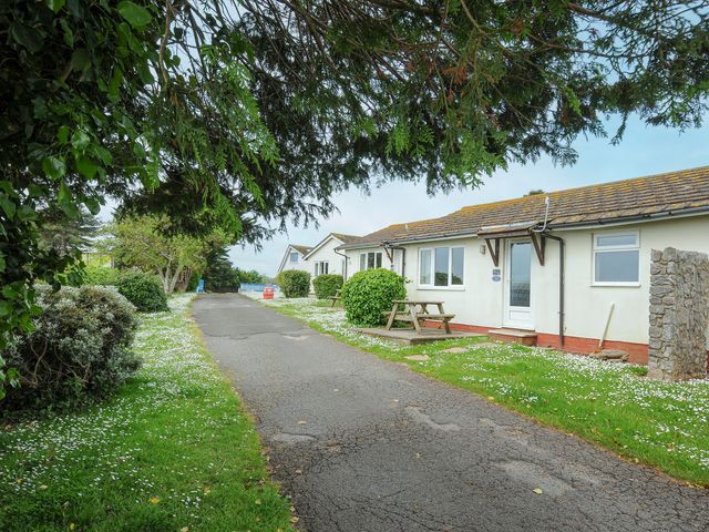 2 Bed Bronze Chalet Plot T036 with PETS - 1154794 - photo 1