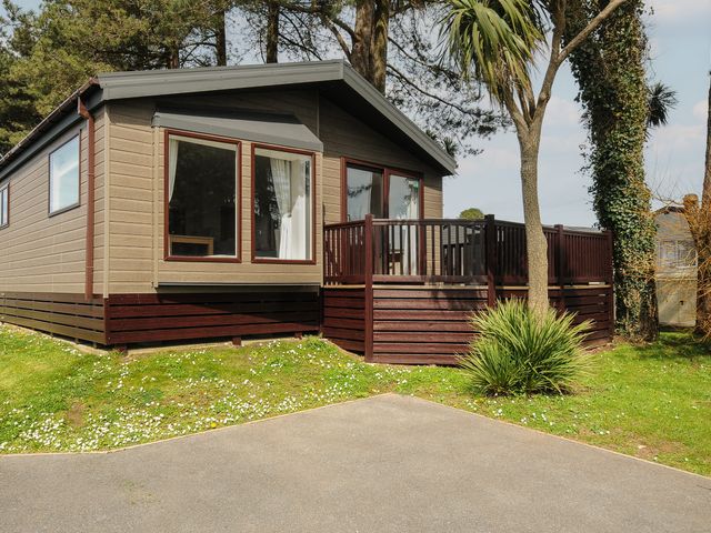 2 Bed  Lodge Plot B015 with Pets - 1154797 - photo 1