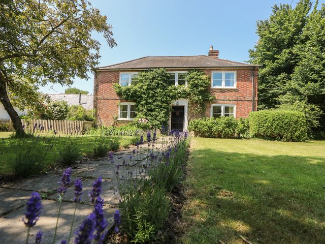 A house with garden and pathway at Guildford Farmhouse in Ryde