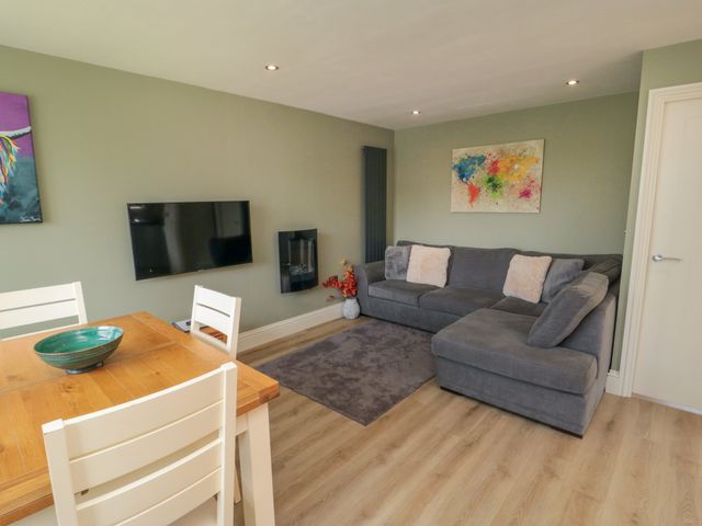 6 Fairfax Close - 1159135 - photo 2