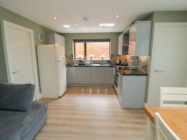 6 Fairfax Close - 1159135 - photo 4