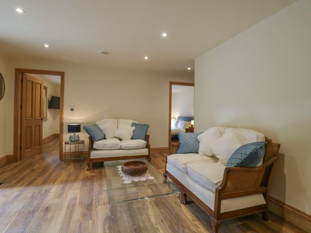 Yew Tree Cottage - 1160229 - photo 3