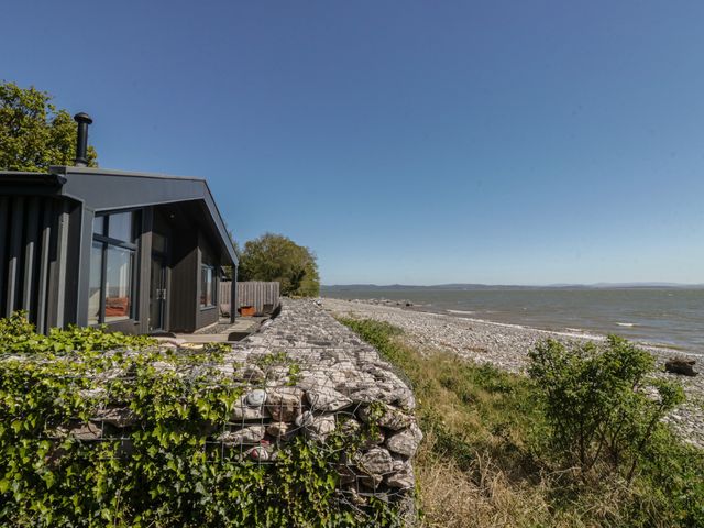 A house by the beach at Driftwood Cottage in Ulverston