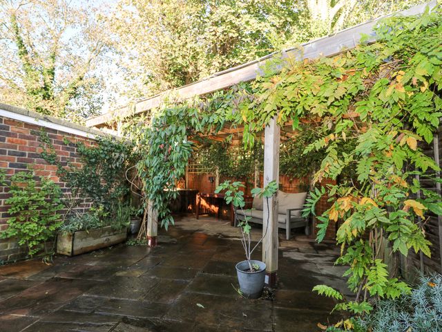 7 Daltons Place - 1160622 - photo 2