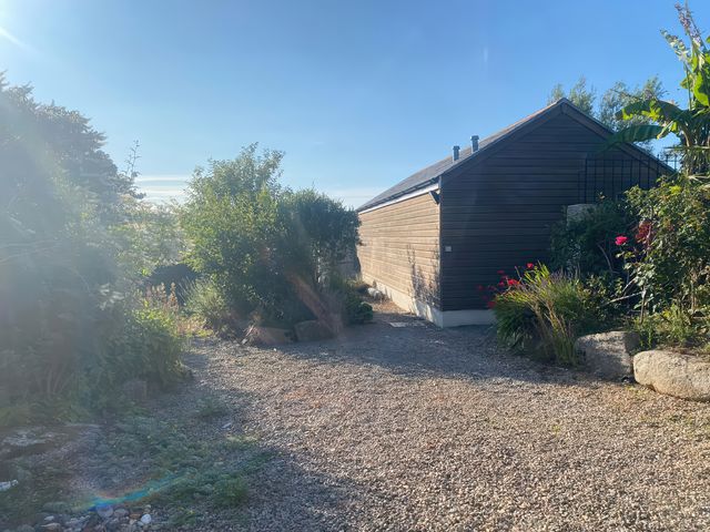 An outdoor area with gravel pathway and a building at Mys Hedra Farm in Penzance