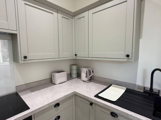 Holt Hall - Ground Floor Apartment - 1161643 - photo 5