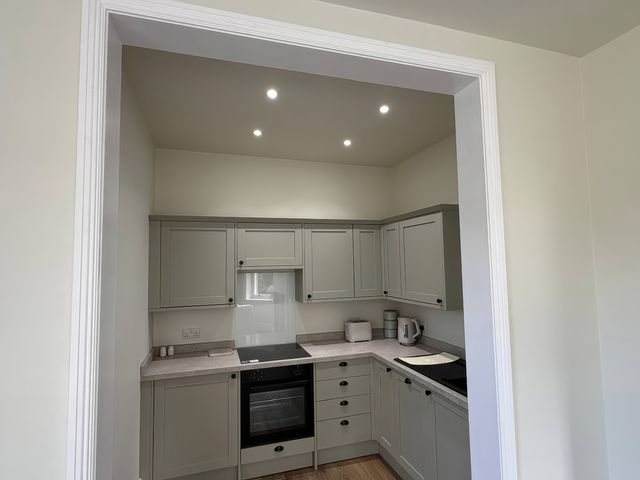 Holt Hall - Ground Floor Apartment - 1161643 - photo 3