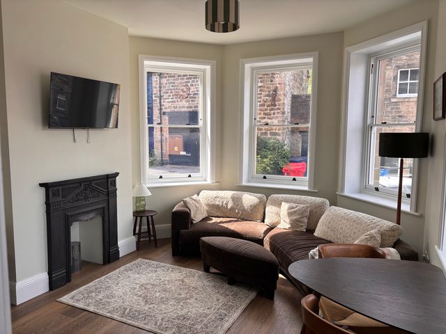 Holt Hall - Ground Floor Apartment - 1161643 - photo 2