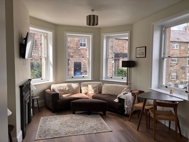 Holt Hall - Ground Floor Apartment - 1161643 - photo 3