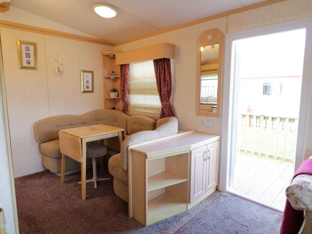 Meric Stone Holiday Lets Caravan 2 - 1162044 - photo 4